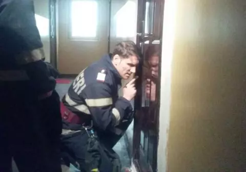 Copil de 5 ani, blocat în casă, la Constanţa. Vecinii au fost alertaţi de ţipetele micuţului