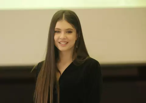 EXCLUSIV/Modelul Elena Chiriac, multiplă campioană la taekwondo WTF, ofertată să devină colega Innei și Antoniei