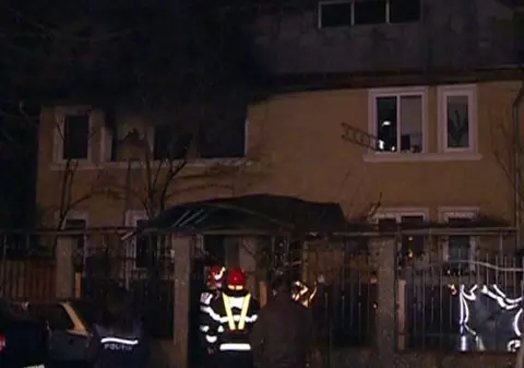 Un bărbat cu probleme psihice a dat foc casei. El a murit, iar rudele au sărit pe geam ca să se salveze