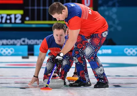 Vedetele echipei de curling a Norvegiei sunt pantalonii purtați de jucători | GALERIE FOTO