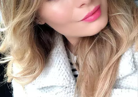 Laura Cosoi e gravidă în 6 luni, dar abia se observă. Prima imagine cu vedeta din vacanță