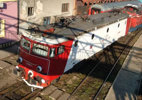 Explozie la Depoul Grivița. Un mecanic de locomotivă a fost rănit