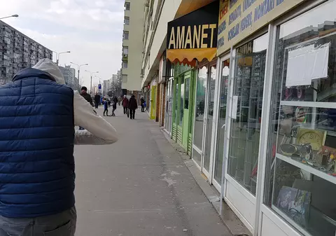 Mesajele de pe geamurile magazinelor, în atenția Poliției. Situație ciudată în Sectorul 2 al Capitalei.