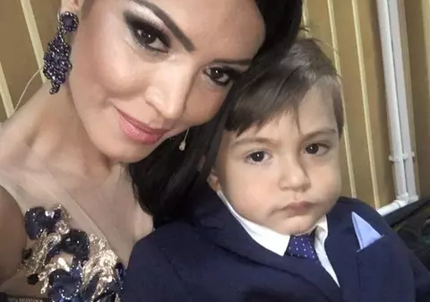 Andreea Mantea și-a filmat fiul în timp ce dansa. Fanii s-au amuzat copios. “Antitalent. Aşa mama, aşa fiu”