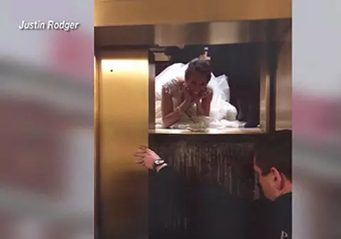 O mireasă a rămas blocată în lift și era să-și piardă propria nuntă