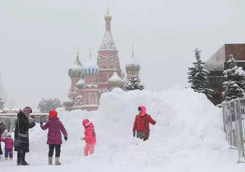 Record de zăpadă în Moscova. Nu a mai nins niciodată atât de mult în capitala Rusiei