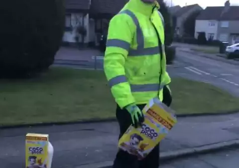 VIDEO VIRAL | Mai mulți oameni ridiculizează autoritățile unui oraș din Scoția