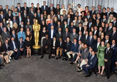 Cel mai ciudat detaliu din fotografia de grup cu nominalizații la Oscar