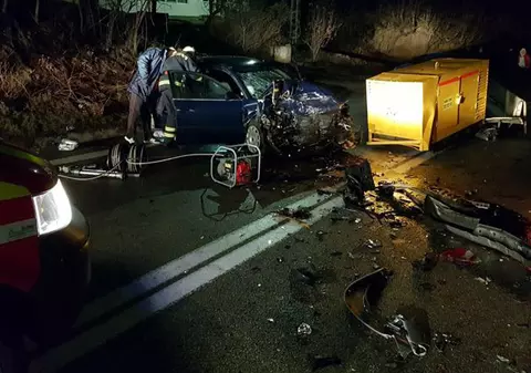 Patru oameni, răniți într-un accident pe Valea Oltului. Dezastru după ce un șofer a adormit la volan