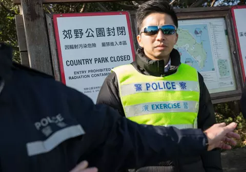 Polițiștii chinezi dotați cu ochelari care pot detecta suspecții în zonele aglomerate