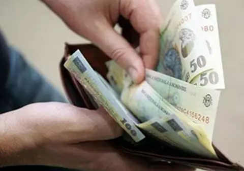 O bătrână din Hunedoara și-a recuperat cei 3.600 pierduți pe stradă