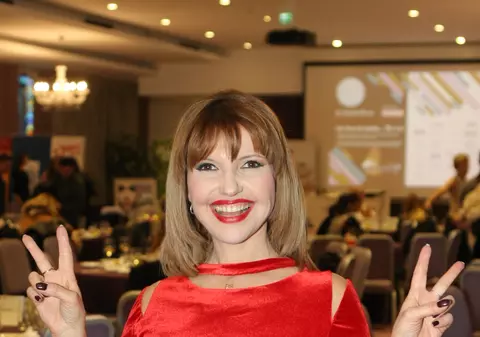 Video EXCLUSIV/ Marina Almășan gândește noi proiecte în timp ce gătește. Bucătăria o inspiră!