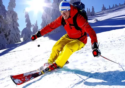 Cu ce riscuri se confruntă persoanele care practică sporturi de iarnă