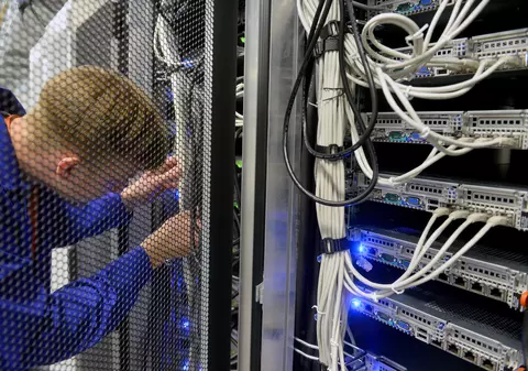 Expert: căderea burselor mondiale a fost cauzată de roboți - VIDEO