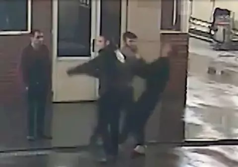 VIDEO| Un șofer a ucis un bărbat pentru că nu i-a spălat mașina suficient de repede