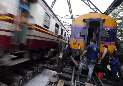 O femeie din Bangkok a murit în timp ce încerca să-și facă un selfie pe calea ferată