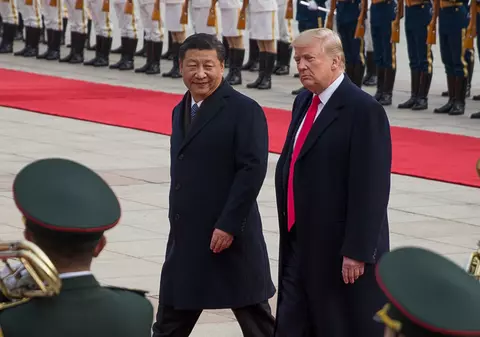 Bătaie între agenții secreți, după ce chinezii au vrut să pună mâna pe ”servieta nucleară” a lui Trump