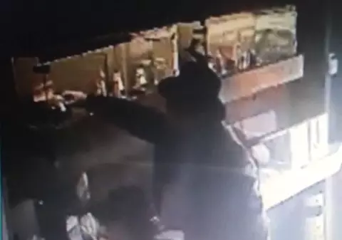 ”Echipamentul” de lucru al unui bătrân hoț de bijuterii: mereu parfumat, frezat și pus la ”patru ace”. Așa, Veselie Dumitru a dat lovitură după lovitură în București (VIDEO)