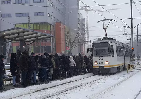 Traficul rutier în Bucureşti, pe 20 martie. PMB: Arterele principale, deszăpezite în proporţie de 95%
