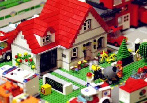 Constructor de lego în UK. Ce salariu oferă postul pentru care au aplicat mii de oameni