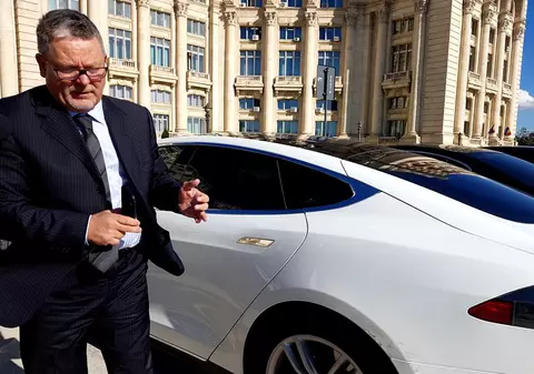 Stații de alimentare pentru mașinile electrice, instalate la Parlament