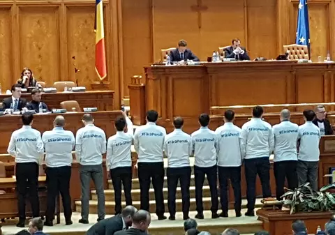 UPDATE. Legile justiției au fost votate în Camera Deputaților; USR, protest cu tricouri inscripționate #farapenali (FOTO /VIDEO)