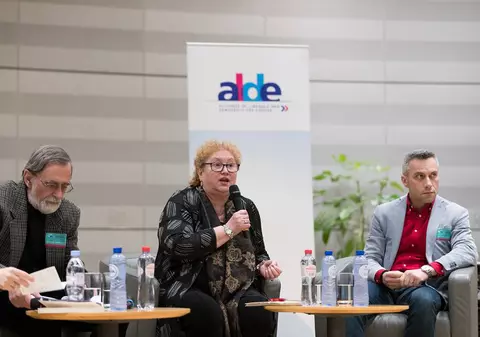 Probleme în coaliția de guvernare. Un lider ALDE cere demisia lui Darius Vâlcov