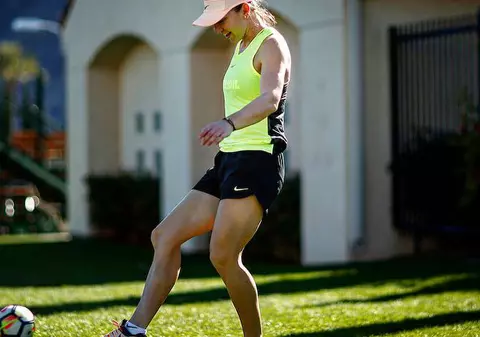 Simona Halep a jucat fotbal la Indian Wells. E încălzirea înaintea antrenamentelor | FOTO&VIDEO