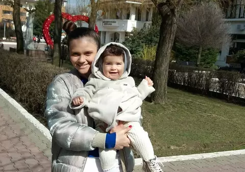 Cristina Șișcanu este în culmea fericirii după ce proiectul legislativ privind alăptatul în public a ajuns în Senat. Reacția vedetei spune tot