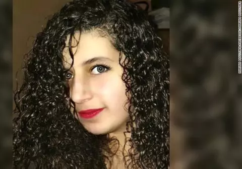 Studentă de 18 ani, ucisă în bătaie, în plină stradă, de un grup de 10 femei