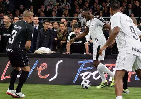 Usain Bolt debutează în fotbal. A jucat sub privirile lui Diego Maradona