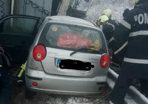 FOTO/ Accident grav pe E70, în Caraș-Severin. O femeie a murit, iar o fetiță este în comă