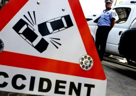 Accident cu două mașini pe Calea Moșilor din Capitală! Tramvaiele au fost blocate zeci de minute