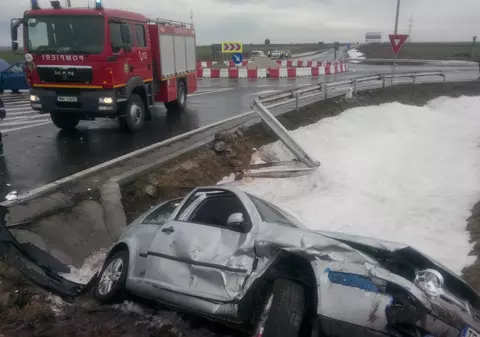 Un șofer al Prefecturii Teleorman a provocat un accident cu patru victime. Doi dintre răniți sunt jurnaliști/ FOTO