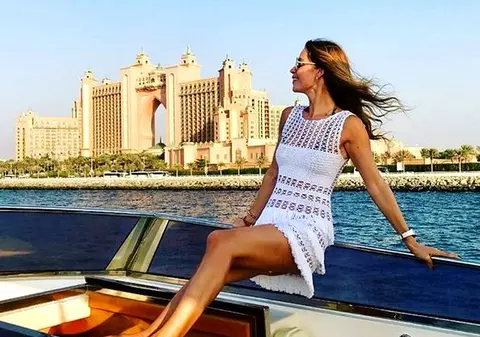 Cum s-a fotografiat soția lui Dan Petrescu la plajă. La 40 de ani, se laudă cu un trup perfect