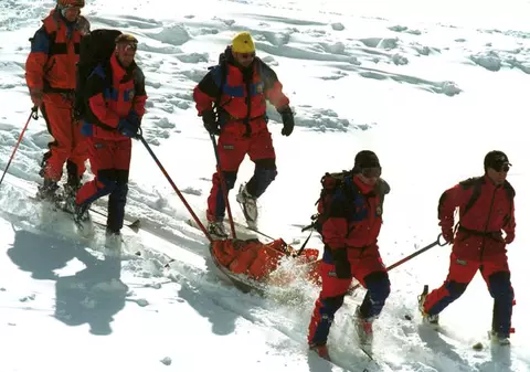 Operațiune de salvare a unui turist rănit în Munții Făgăraș. În zonă s-a cerut intervenția unui elicopter SMURD