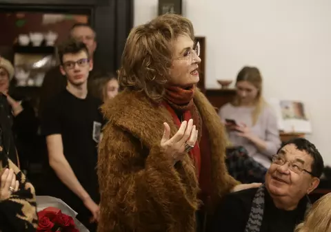 EXCLUSIV/ De ce s-a întors Angela Similea în țară: are de onorat contracte și de rezolvat probleme administrative