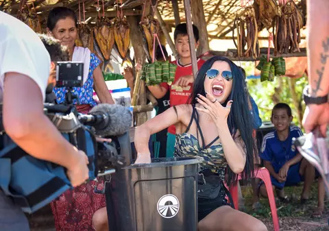 Concurenții de la ,,Asia Express” nu au mai rezistat. “Mi s-a întors stomacul pe dos când au luat capacul recipientului”