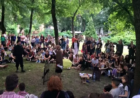 REPORTAJ: Cel mai mic teatru din România este la Timișoara. Auăleu joacă cu casa închisă: Mulți veniți, locuri puține!