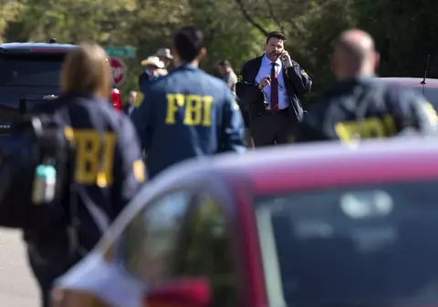 Încă o bombă trimisă prin curierat a explodat în SUA, la un centru FedEx. O persoană a fost rănită