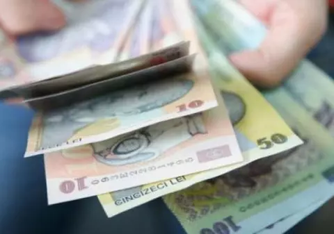 Românii din diaspora, obligați să justifice orice sumă peste 1.000 de euro trimisă în țară; Opoziția acuză majoritatea PSD-ALDE