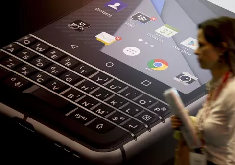 BlackBerry dă în judecată Facebook, WhatsApp și Instagram pe motiv că îi încalcă brevetele în aplicațiile de mesagerie