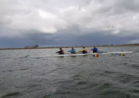 Lotul olimpic masculin de canotaj se află în pregătiri la Napoli / GALERIE FOTO