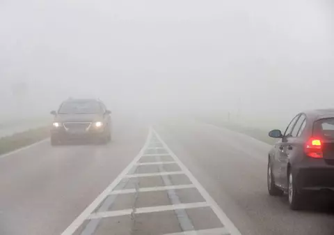 Cod galben de ceață, joi dimineață, în București și șase județe