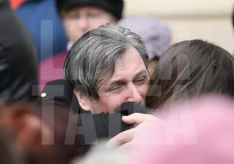 În urmă cu un an, Cornel Galeș plângea de sărea cămașa de pe el, iar acum e bine mersi. Cum se distrează la un an de la moartea Ilenei Ciuculete