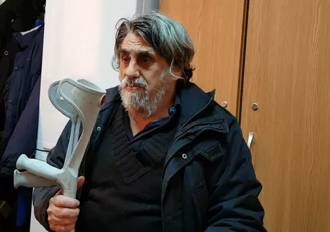 VIDEO | Bucureşteanul care şi-a pierdut casa şi trei pisici într-un incendiu. “De pisici îmi pare cel mai rău!”