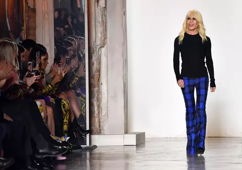 Versace nu va mai folosi blănuri naturale în colecțiile sale