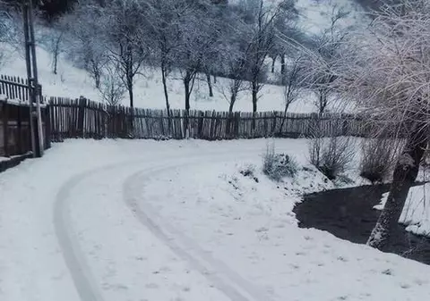 FOTO&VIDEO/ Drumul Regelui din Arad, reparat an de an din banii localnicilor. Pe vremuri, era modernizat din ordinul Regelui Mihai