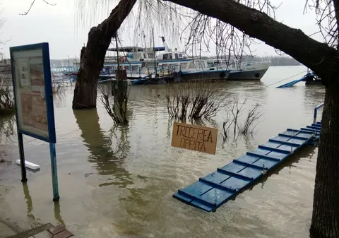 Dunărea a depășit cota de inundație la Galați. Apa ar putea invada șantierul naval