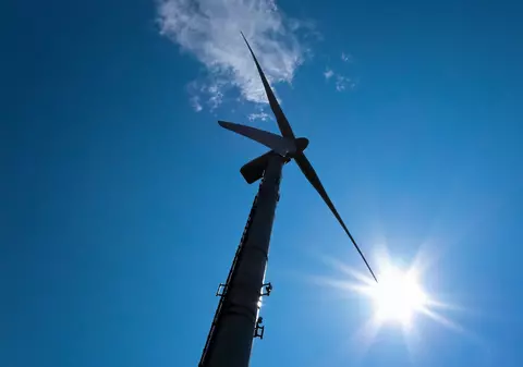 E.ON cumpără Innogy, divizia de energie regenerabilă a RWE. Ambele sunt prezente în România